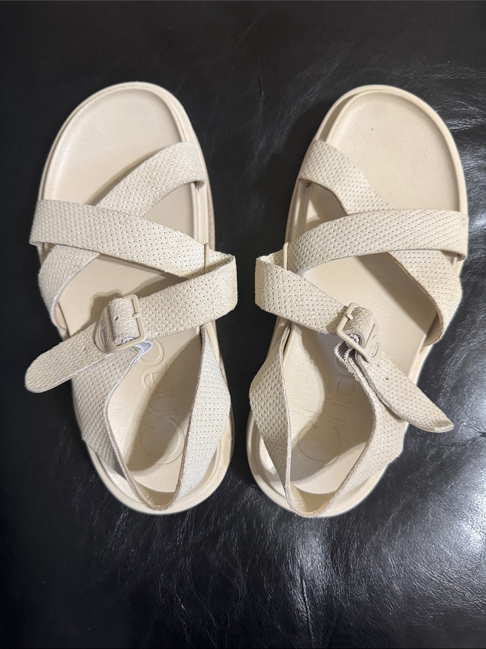 Chaco Townes Midform Cream Color Cross-Strap Sandals with Buckle